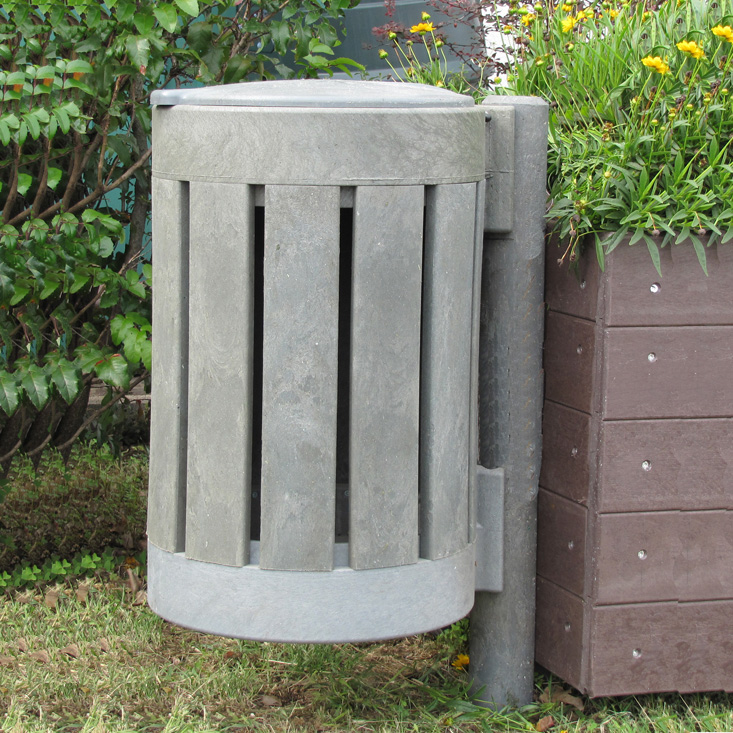 Cestino per la raccolta rifiuti – Tucano con coperchio e palo – PS0509